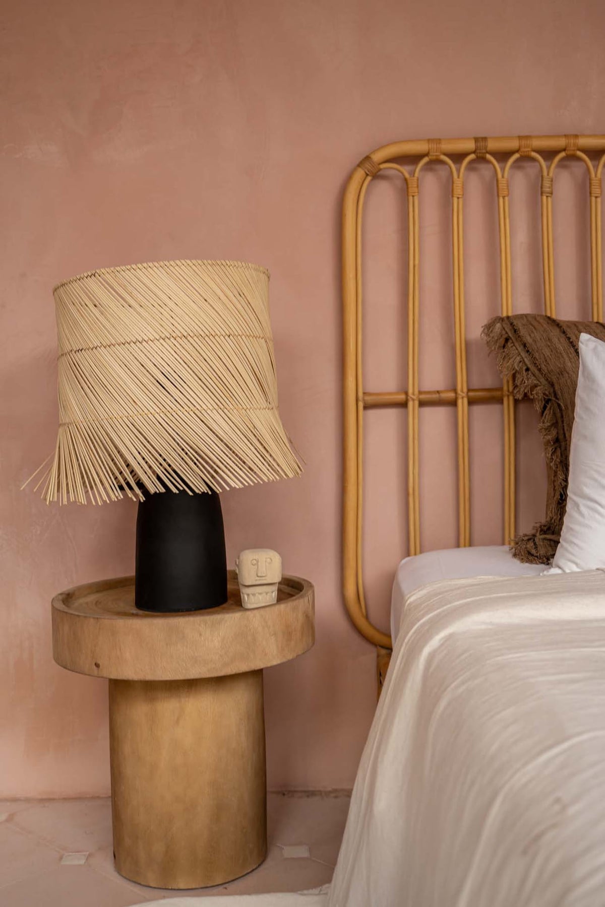 The Rattan stalas, juoda