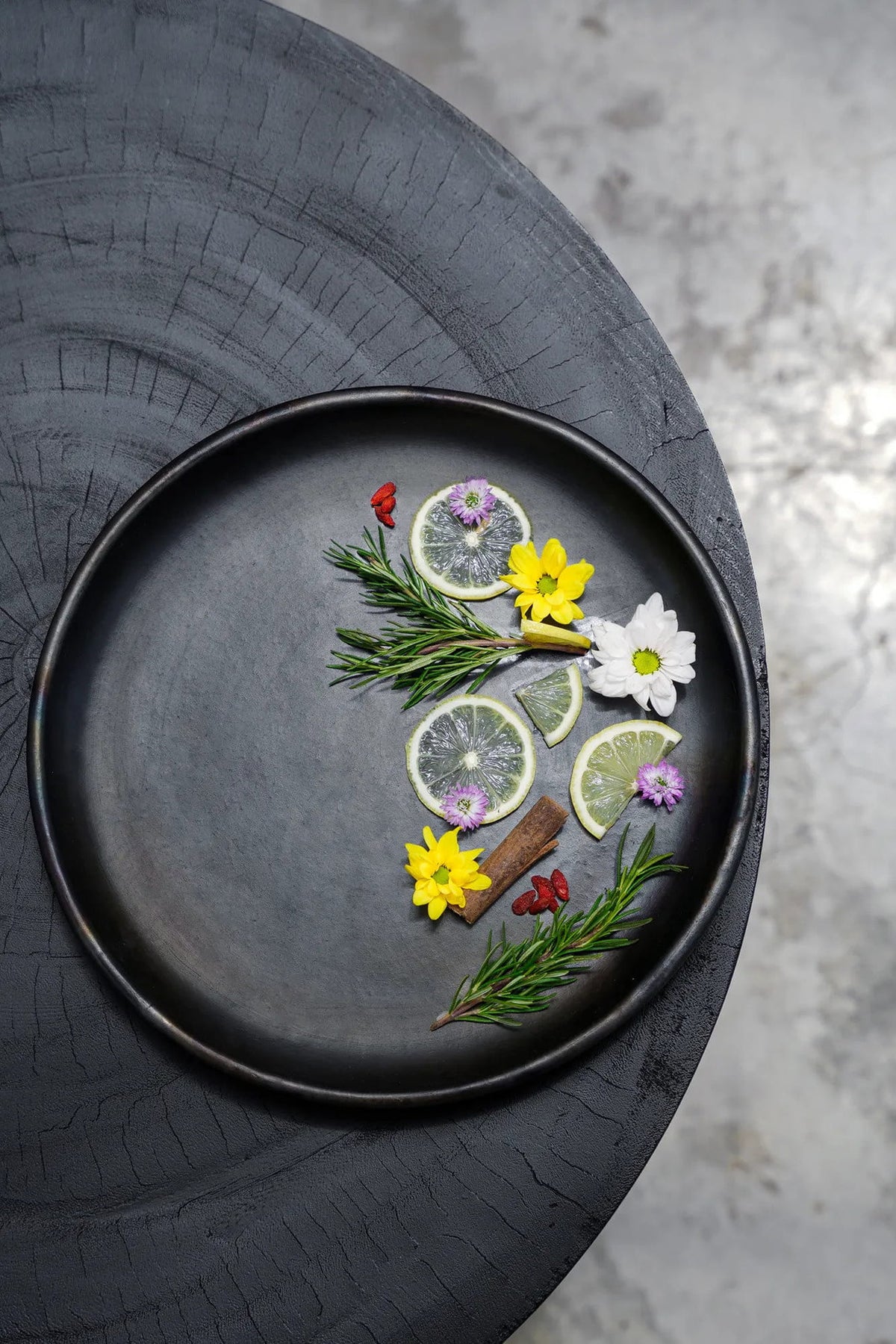 The Burned Classic Plate L, juoda